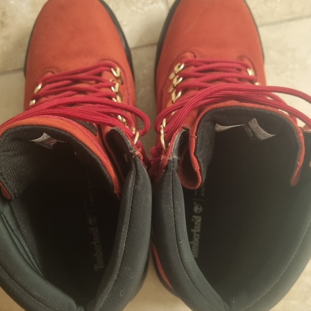 Timberland Red Suede Men's Lace-Up Boots with Gold Hardware - Picture 6 of 8